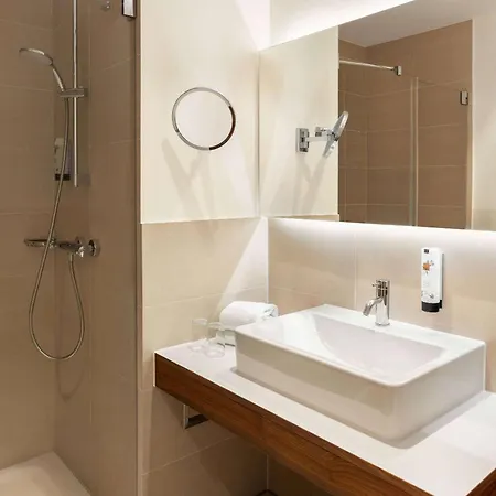 Hotel Amedia Plaza 4*